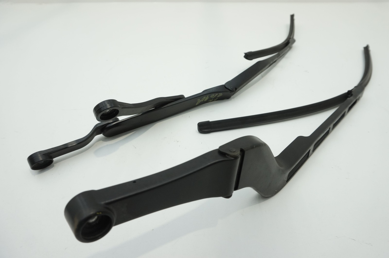 Aston Martin Vanquish 2012-2018 Front Right Wiper arms Set P/N CG4317527CA