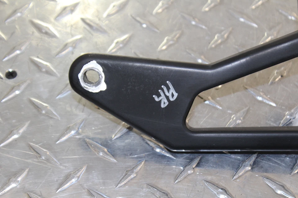 2003 MOTO GUZZI 加利福尼亚州石头右后乘客脚步 PEG — 第 2/4 张图片