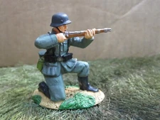 Conté Collectables - World War II German Heer Soldier Kneeling Firing K98