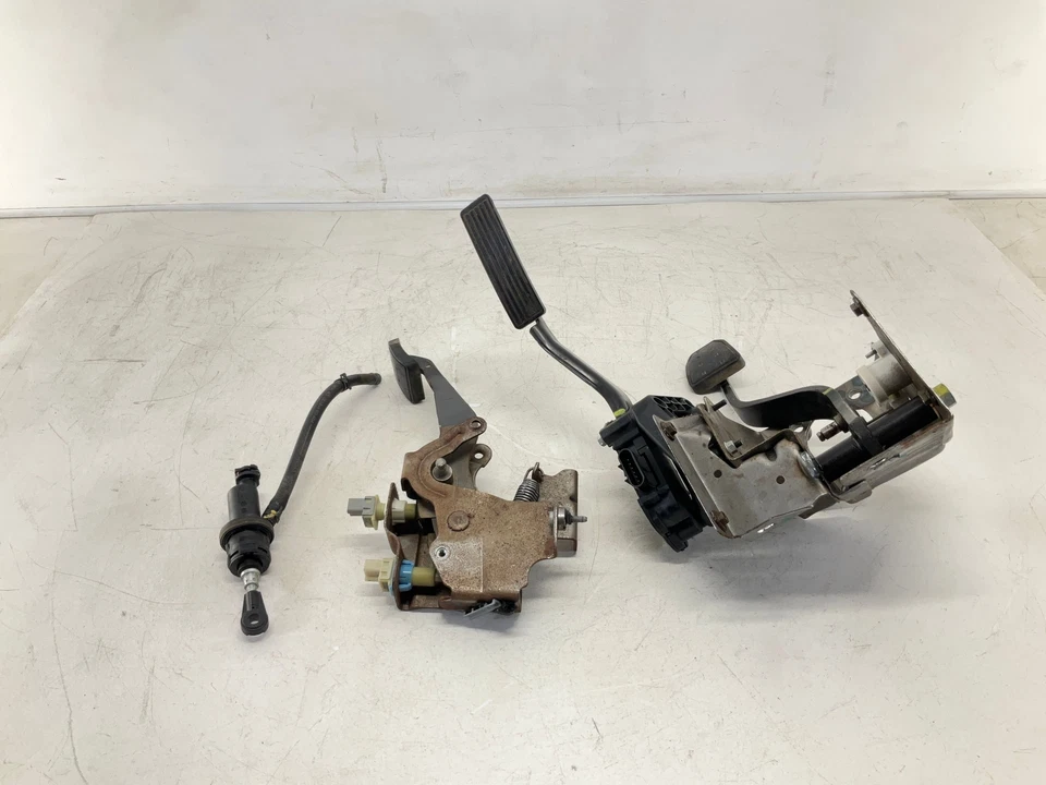 06-10 Pontiac Solstice Manual Embrague Freno Acelerador Pedal de Gas con Cilindro Fabricante de Equipo Original Foto 3 de 4