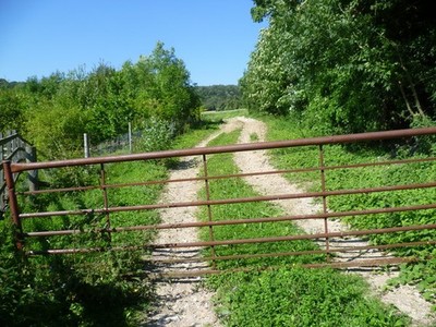 Foto A3 Tor neben dem North Downs Way Kit's Coty kurz nach der Kreuzung 2012