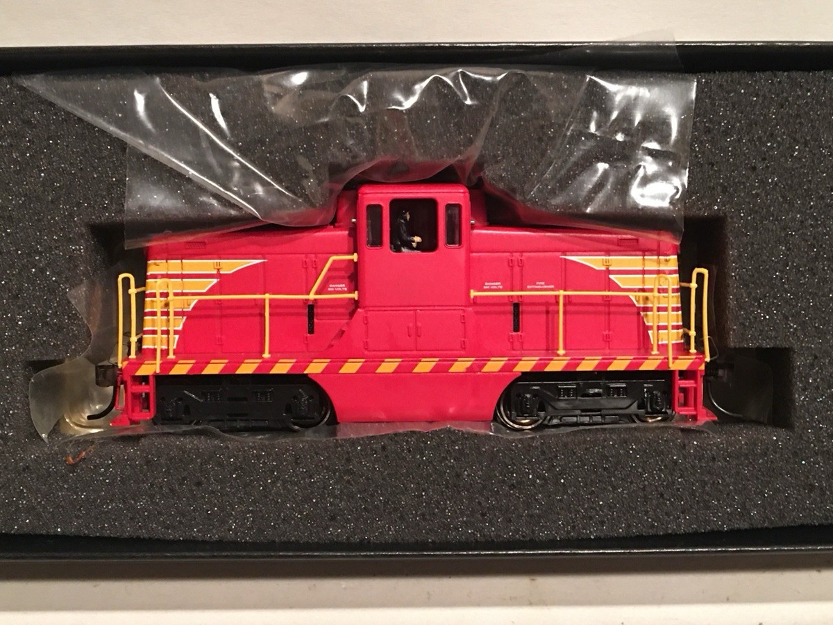 HO Bachmann Spectrum 80036 Red Unlettered GE 44 Ton Switcher