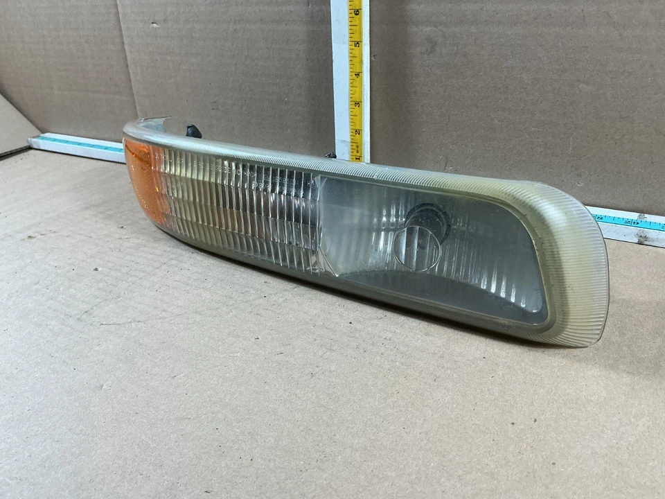Chevrolet Tahoe 2000-2006 pasajero derecho esquina lateral/estacionamiento luz intermitente Foto 2 de 4
