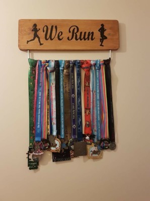 ''We Run'' GB Medal Display Board Hanger. Valentinstag. Eiche 45cm