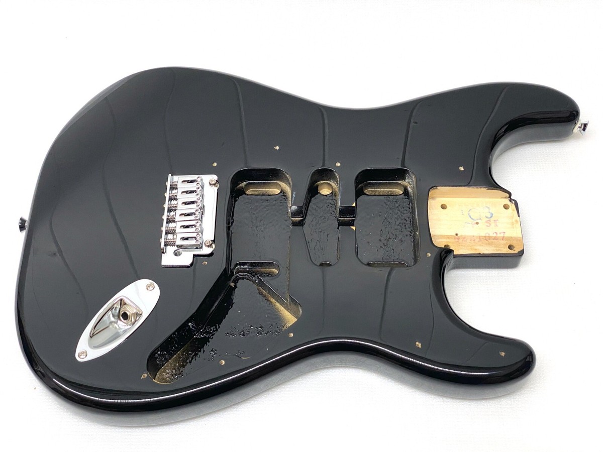 ✨未使用✨Fender Squier Stratocaster Black Real Fender Squier Strat 2-POINT TREMOLO BODY w/ HARDWARE