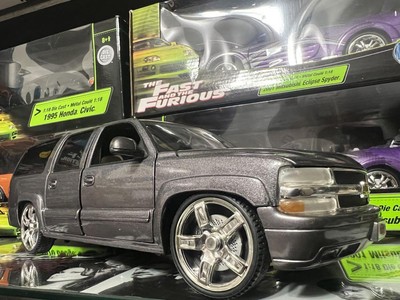 ミニカー 2000 CHEVY SUBERBAN 1/18 JOY RIDE 2000 CHEVY SUBERBAN 1