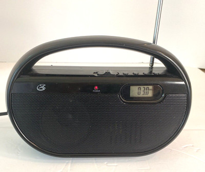 GPX, Inc. R602B Portable AM/FM Radio with Digital Clock and Line Input ...