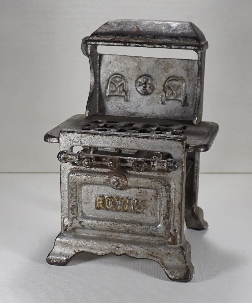 ANTIQUE ROYAL CAST IRON CHILDu0026#039;S MINIATURE STOVE | eBay
