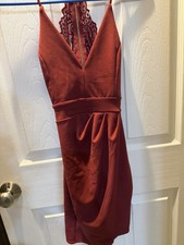 Short Burgundy Bodycon Dress with A V-neckand A Lace-detailed Open Back Detail