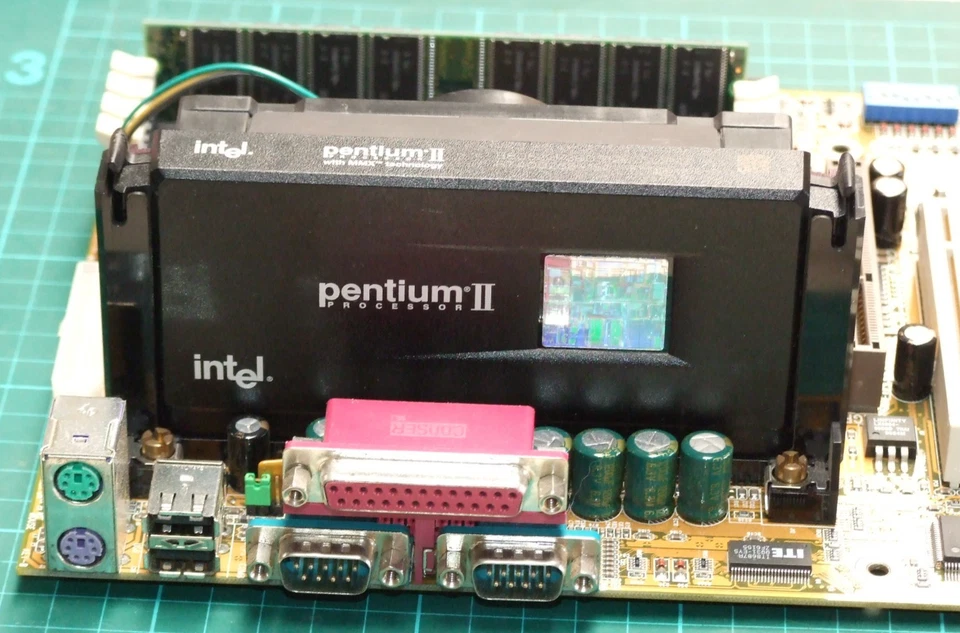 Gigabyte GA-BX2000 ATX Slot 1 motherboard w/ Pentium-II 300MHz and 256Mb Ram - Image 2 of 4