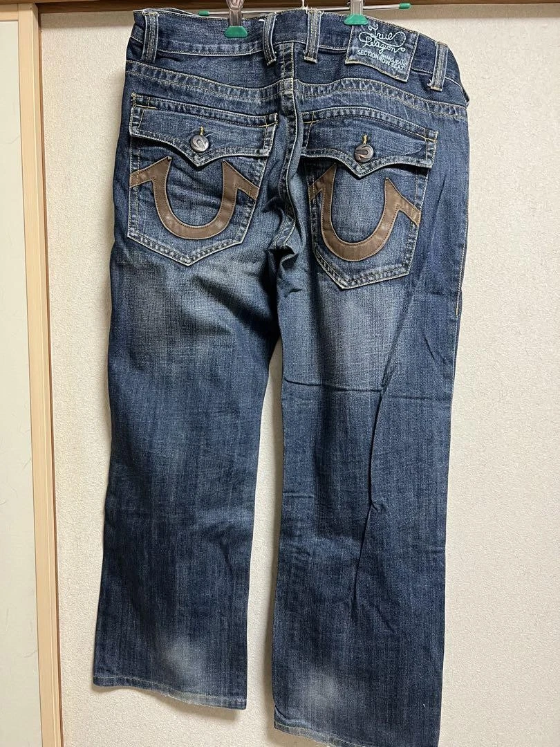 True Religion джинсы мужские многоцветные - огромный выбор по