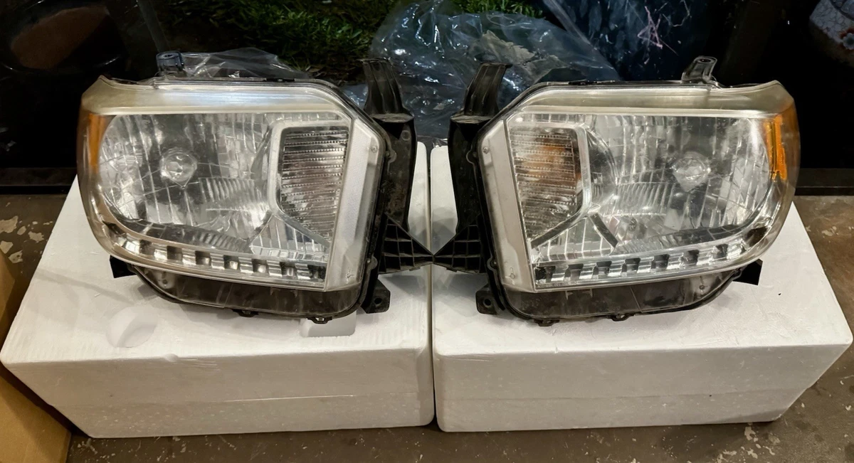 USトヨタ　セコイア純正ヘッドライトセット　2005モデル Genuine OEM Front Headlights for Toyota Sequoia for sale | eBay