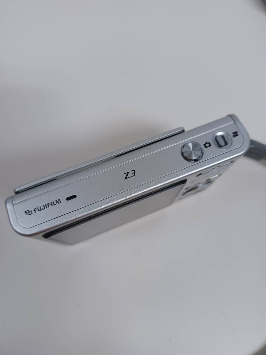 Fujifilm FinePix Z3 Compact Digital Camera Silver fine 5.12 Fujifilm FinePix Z3 Compact Digital Camera Silver fine 5.12