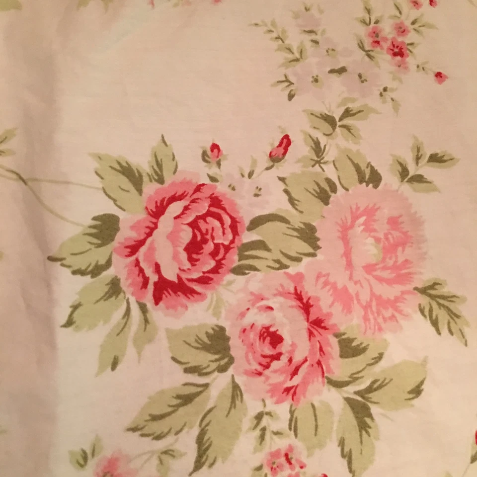 Ramo de flores silvestres Rachel Ashwell Shabby Chic tela blanca muestra floral 1 yarda Foto 3 de 4