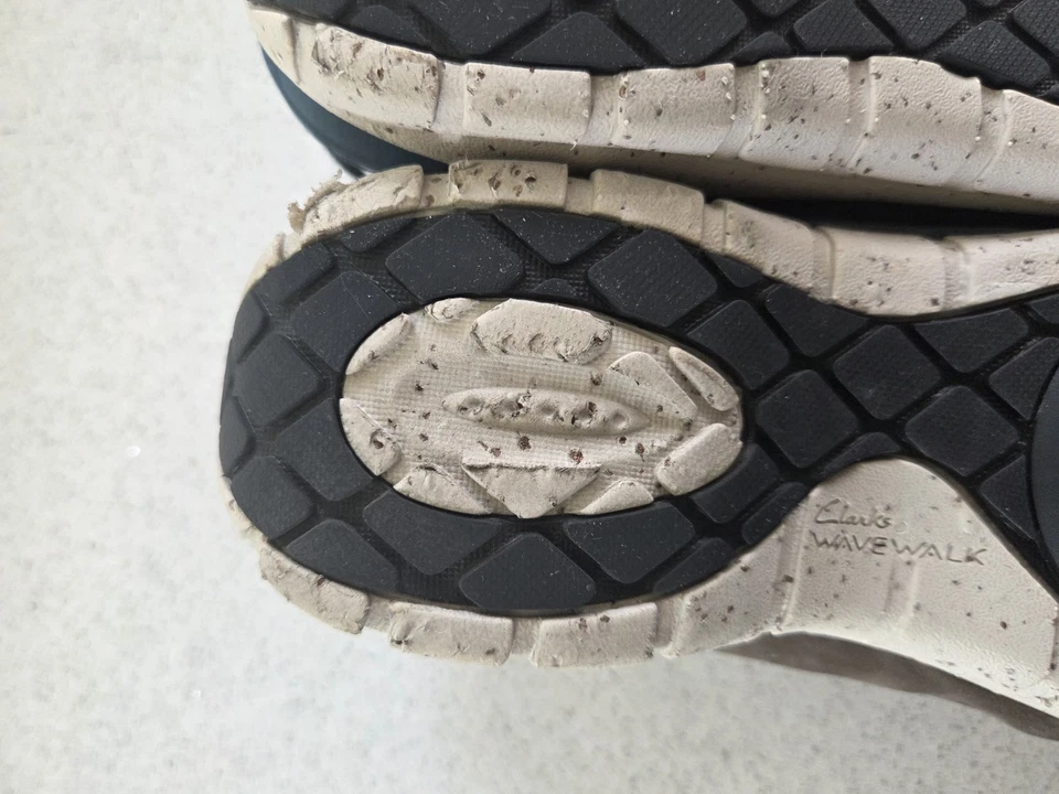 Zapatilla deportiva Clarks Wave Range Ap para mujer 10W color topo peine con cordones Foto 3 de 4