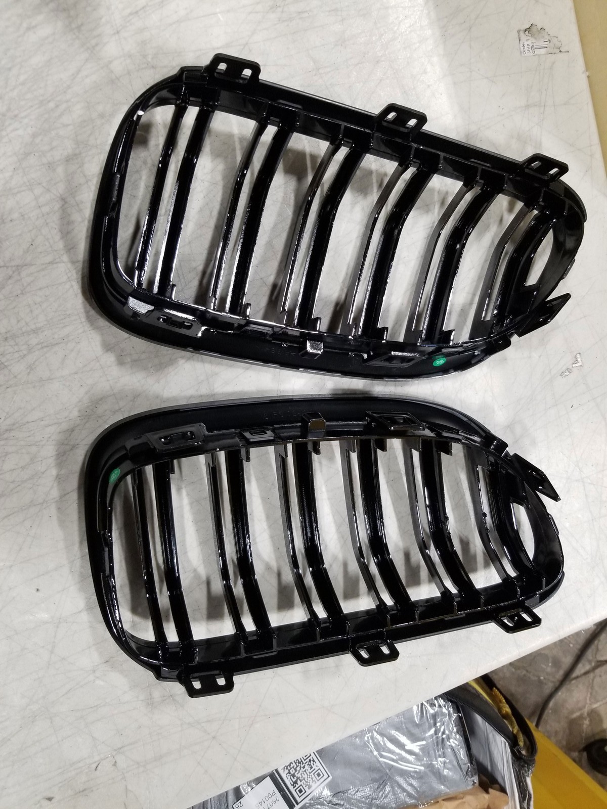 Used Dual Slats Front Bumper Hood Grille Fit For BMW E92 E93 2010-13 Gloss Black