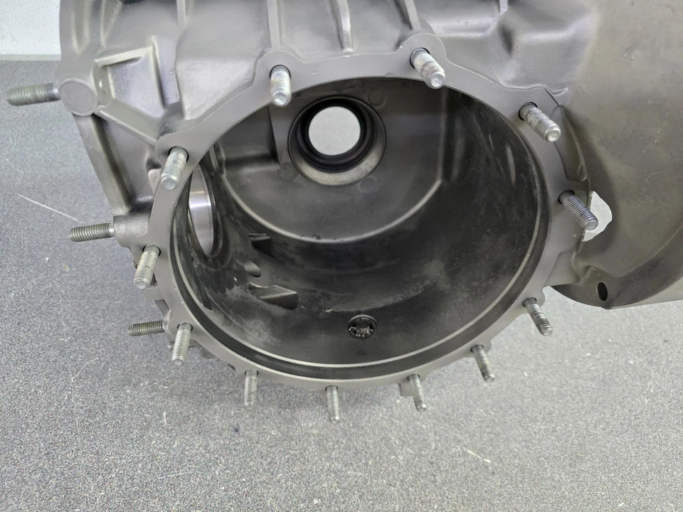 MUY BONITO USADO ORIGINAL PORSCHE 911 915 TRANSMISIÓN MAGNESIO CAMPANA CARCASA 1974 Foto 4 de 4