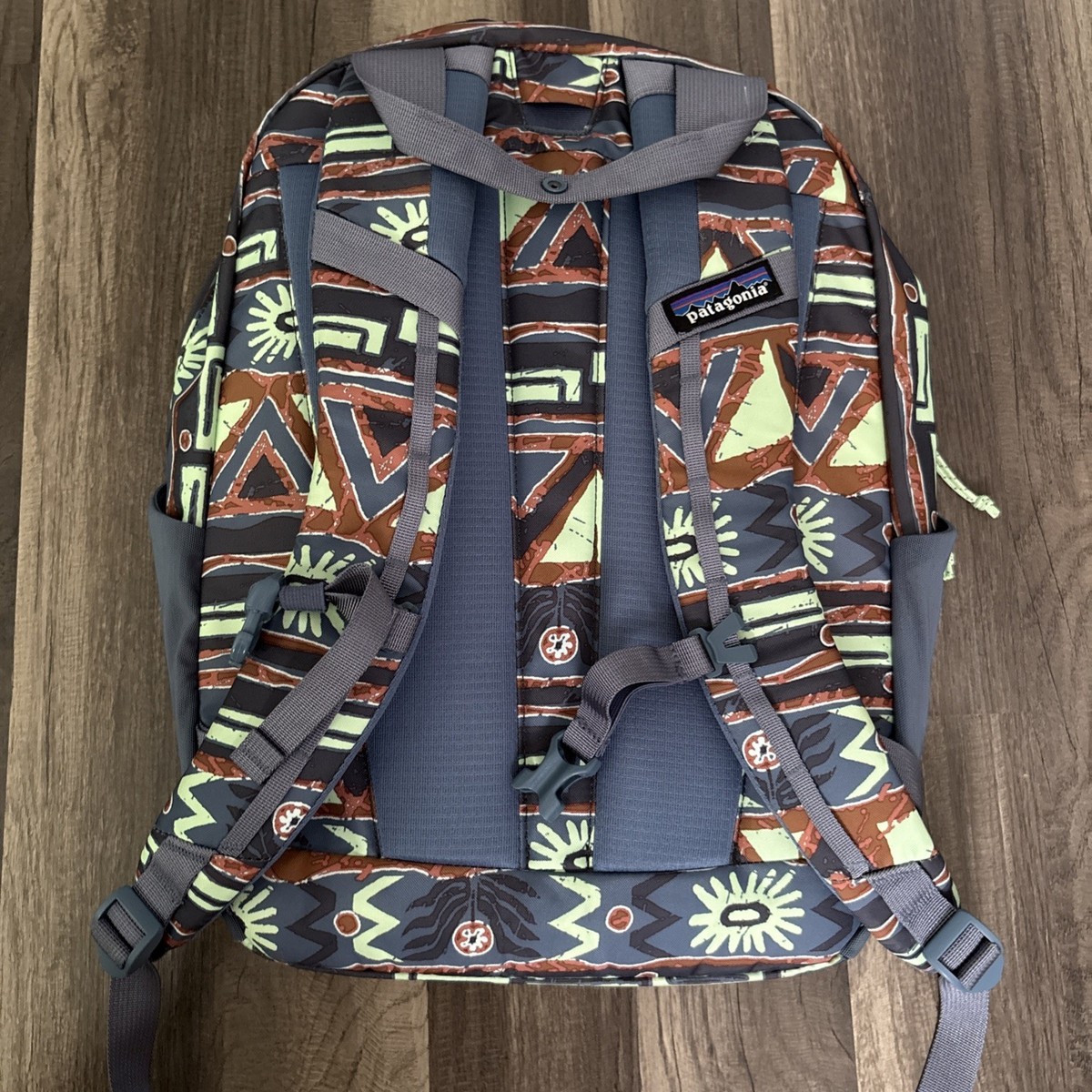 Import duty included for US buyers Patagonia Atom Tote Pack 20L