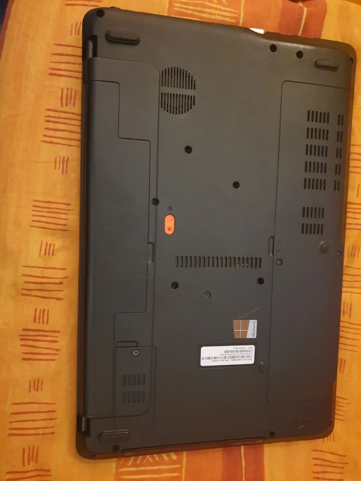 Packard Bell ENTE11BZ - AMD E1-1400GHz Basse Prestazioni - Immagine 4 di 4