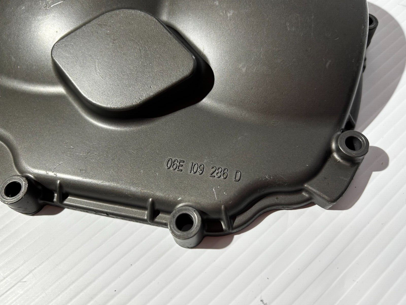 2003-2008 LAMBORGHINI GALLARDO OEM RIGHT RH CYLINDER HEAD CAP 06E109286D