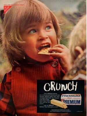 Vintage advertising print FOOD Nabisco PREMIUM Saltine Crackers CRUNCH child 69