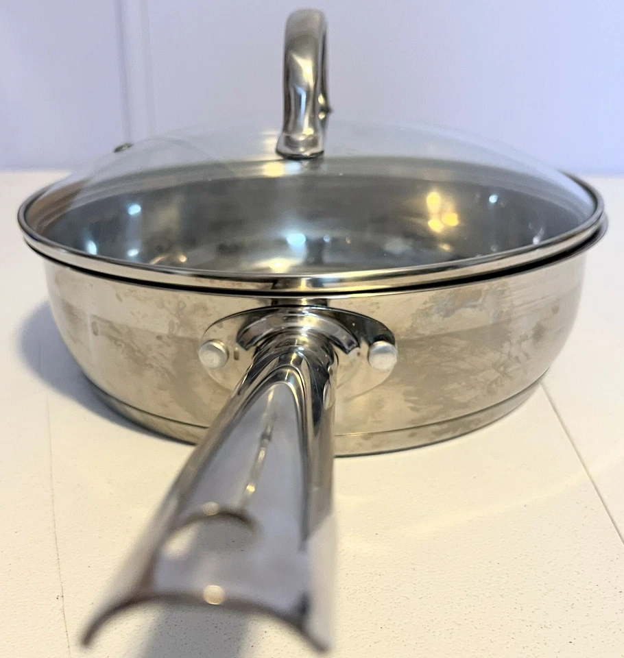 Sartén para salsa Bergner de acero inoxidable de 2,5 cuartos con tapa de vidrio Foto 3 de 4