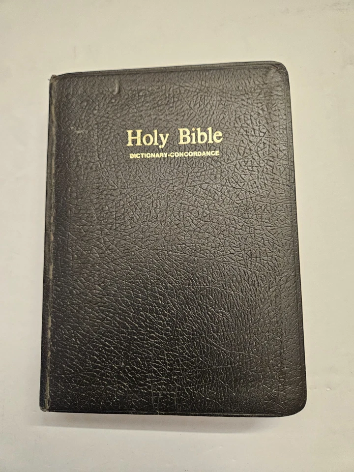 Holy Bible The New King James Version Dictionary Concordance Red Letter - 1970 - Image 2 of 4