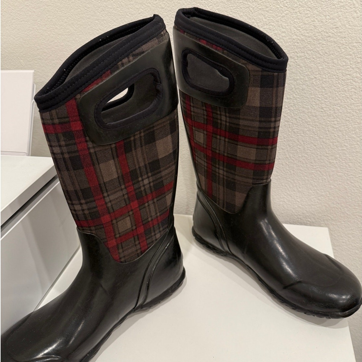 Bogs Rain Boots Women’s Size 9 Black Neo Tech Hampton Plaid Tall Pull On Rubber
