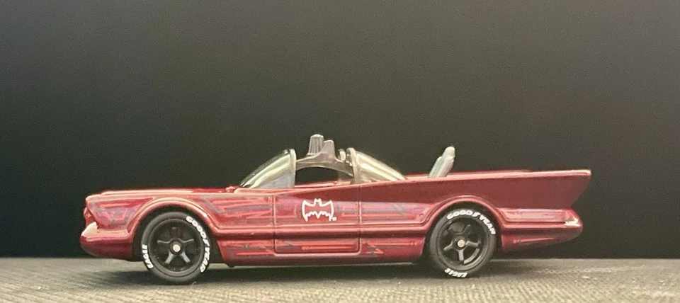 Batimóvil Hot Wheels serie de televisión rueda y neumático pilotos reales personalizados Foto 2 de 4