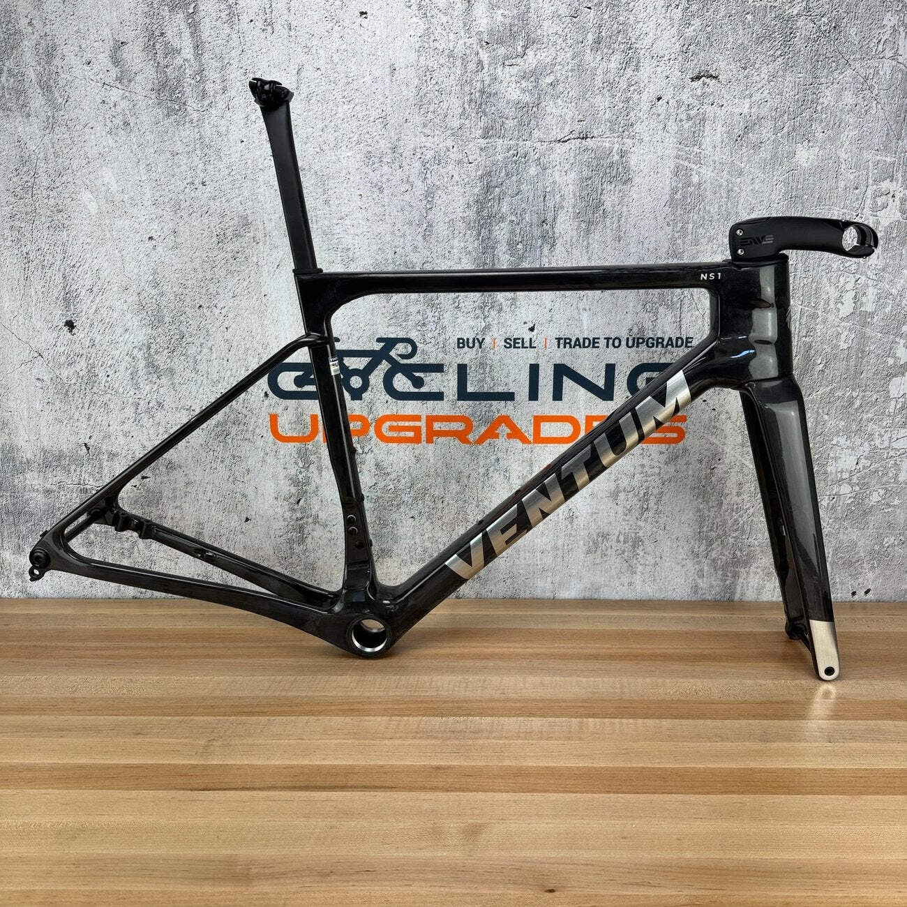 Low Mile! Ventum NS1 Onyx Medium Carbon Disc Brake Frameset 700c 1586g