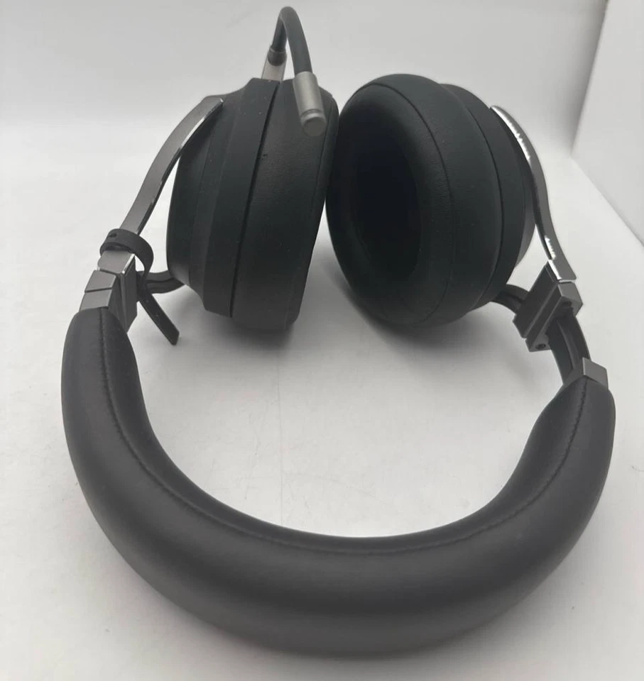 Corsair Virtuoso RGB Wireless Gaming Headset with 7.1 Surround Sound Headphones - Image 3 of 4