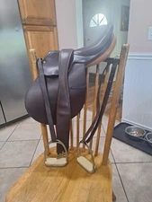 Collegiate 16.5" Saddle - Excellent Condition - with accessories