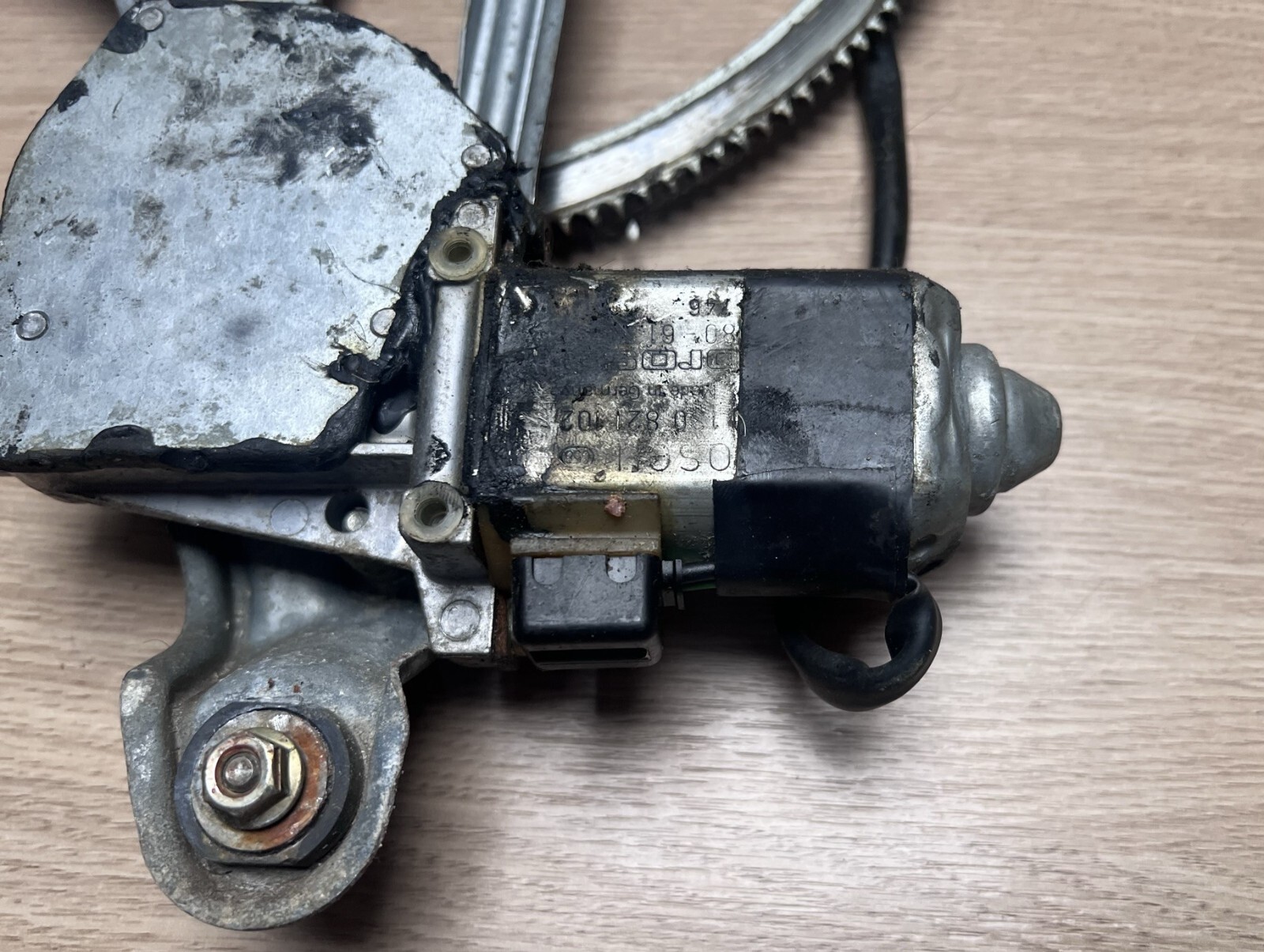 MercedesBenz W126 SE SEL Front Left Window Regulator & Motor