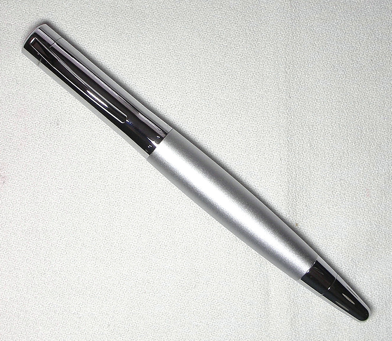 Rotring INITIAL Fountain Pen Silver Medium Nib New In Box Product