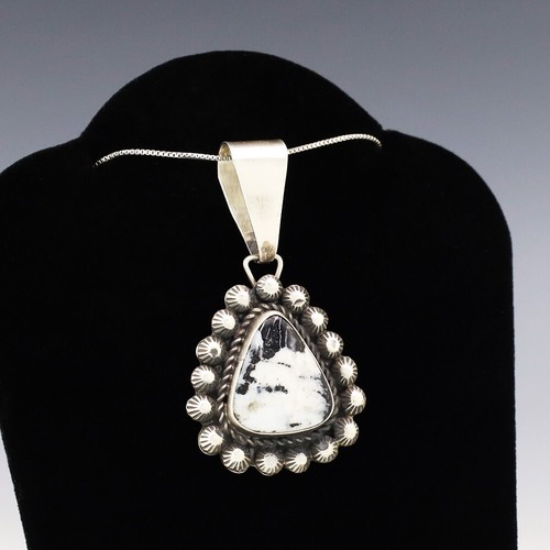 NATIVE AMERICAN NAVAJO STERLING SILVER & WHITE BUFFALO PENDANT BY DANNY HENIO - Picture 3 of 5