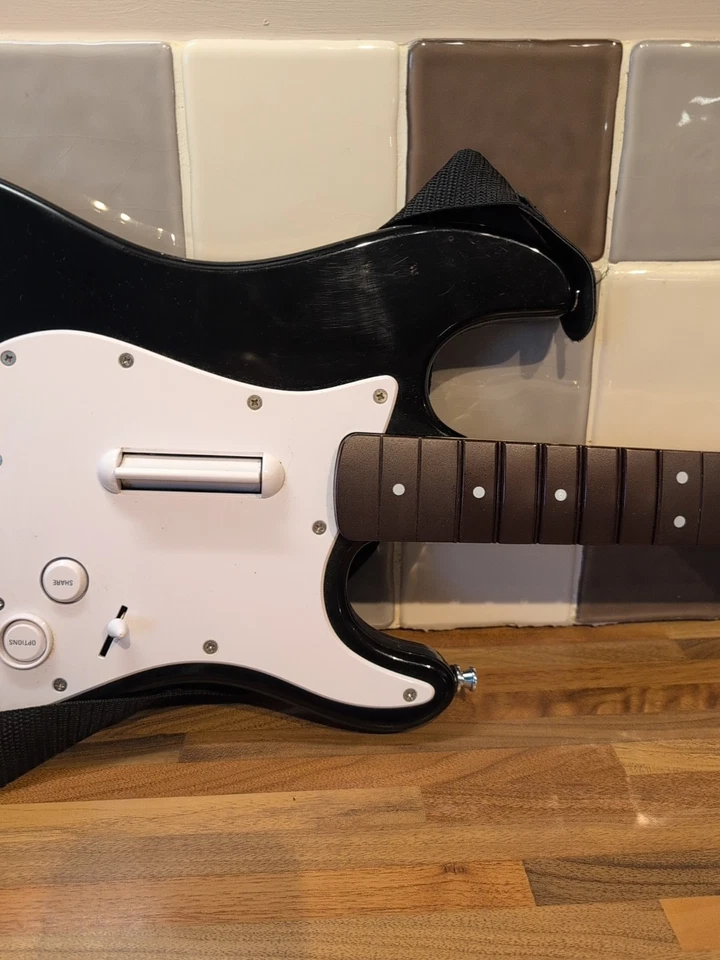 PS4 ROCK BAND 4 GAME & FENDER STRATOCASTER WIRELESS MADCATZ HARMONIX -TESTED- - Image 3 of 4