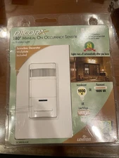 Leviton Decora Single Pole 120V Manual ON 3 Way Wall Switch (IPP15-1LW)