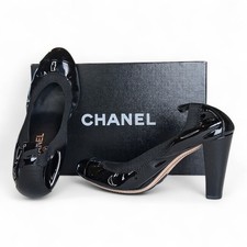 CHANEL BLACK PATENT LEATHER CC LOGO ELASTIC  CAP PUMPS 7.5 (38)