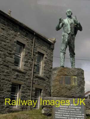 Foto - Statue des Dichters Hedd Wyn um 2010