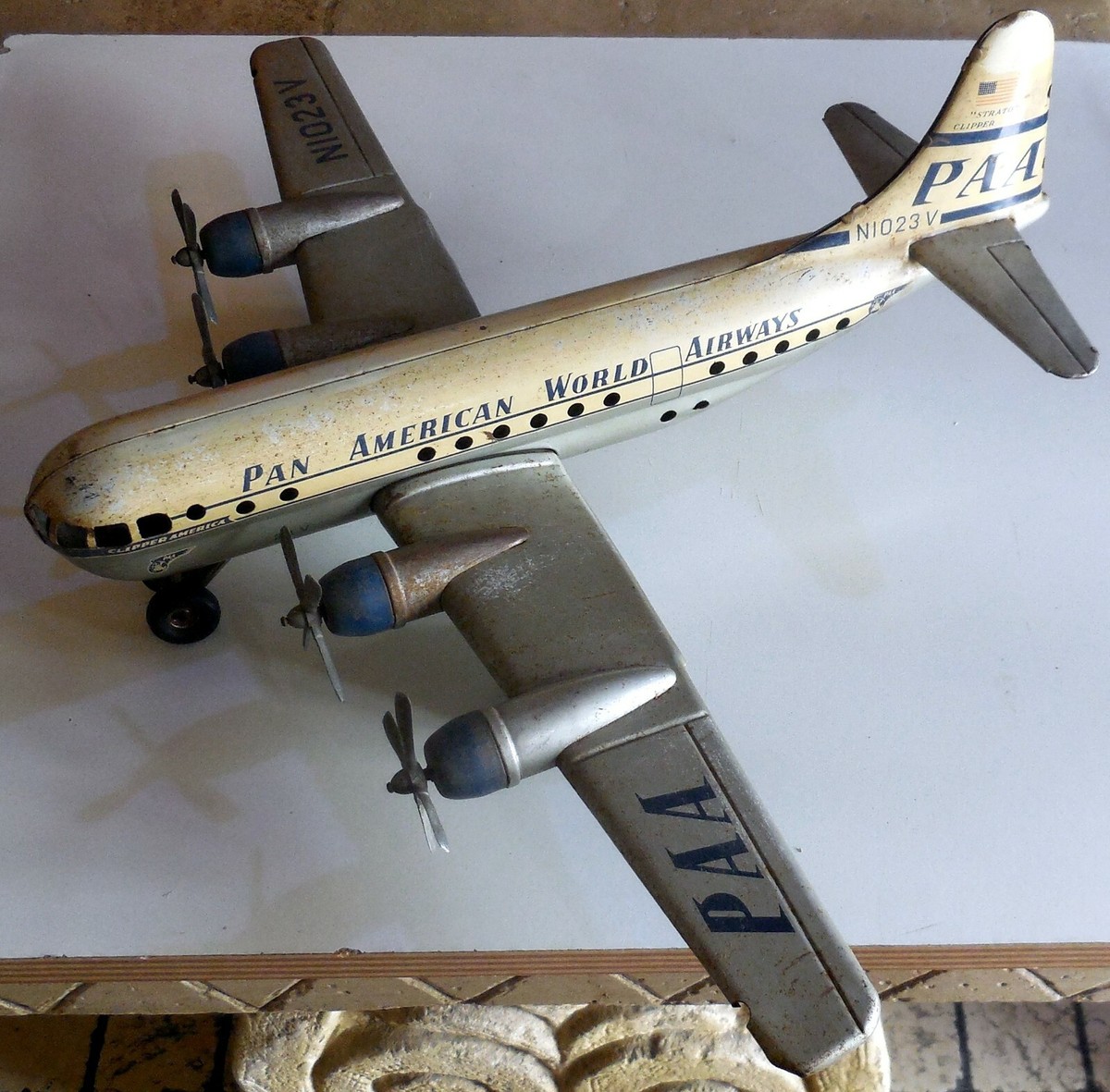 VINTAGE TIN TOY AIRPLANE PAN AMERICAN WORLD AIRWAYS CLIPPER GAMA