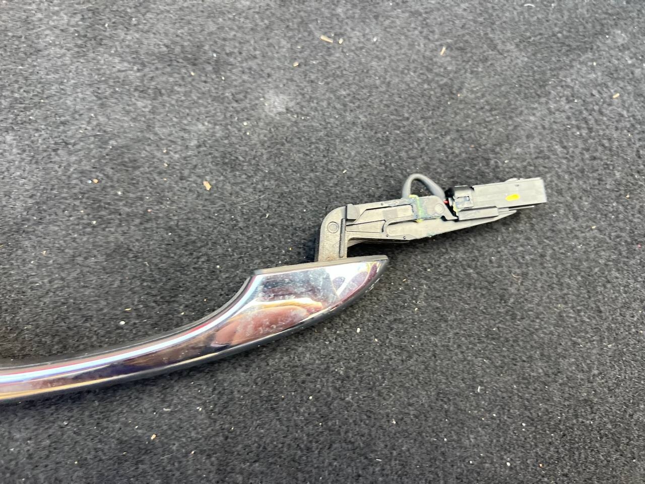 Maserati Ghibli OEM Front Right Door Handle with Keyless Entry