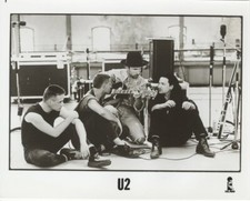 U2 Bono Edge Adam Clayton Larry Mullen Jr Concert Rehearsal Original 8x10 Photo
