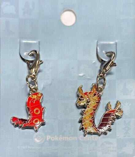 Pokemon Center Limited Sizzlipede Centiskorch Metal Charm (Set