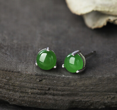 B09 Green Jade Round 3 Claw Stud Earrings Sterling Silver 925 