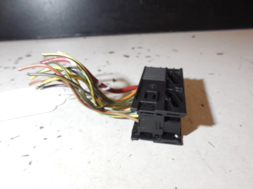 Enchufe conector cableado módulo control luz 1382566 96-00 BMW 528i E39 Foto 3 de 4