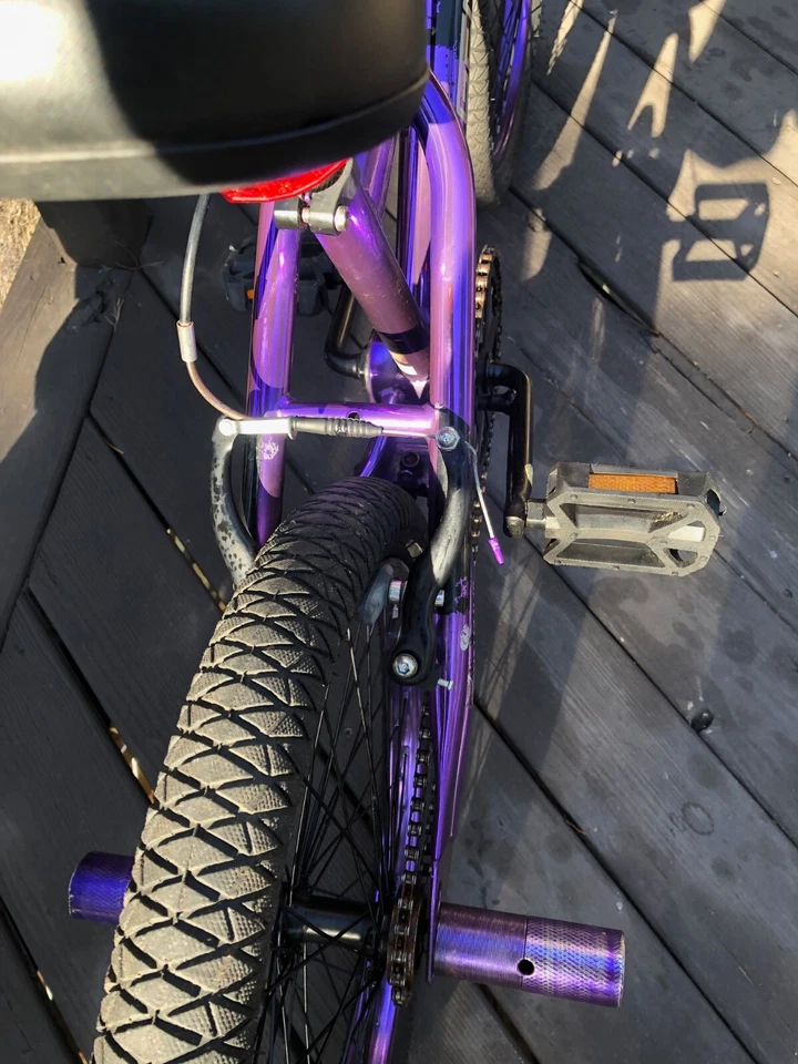 Bicicleta Freestyle Genesis Krome Púrpura 20 pulgadas Foto 4 de 4