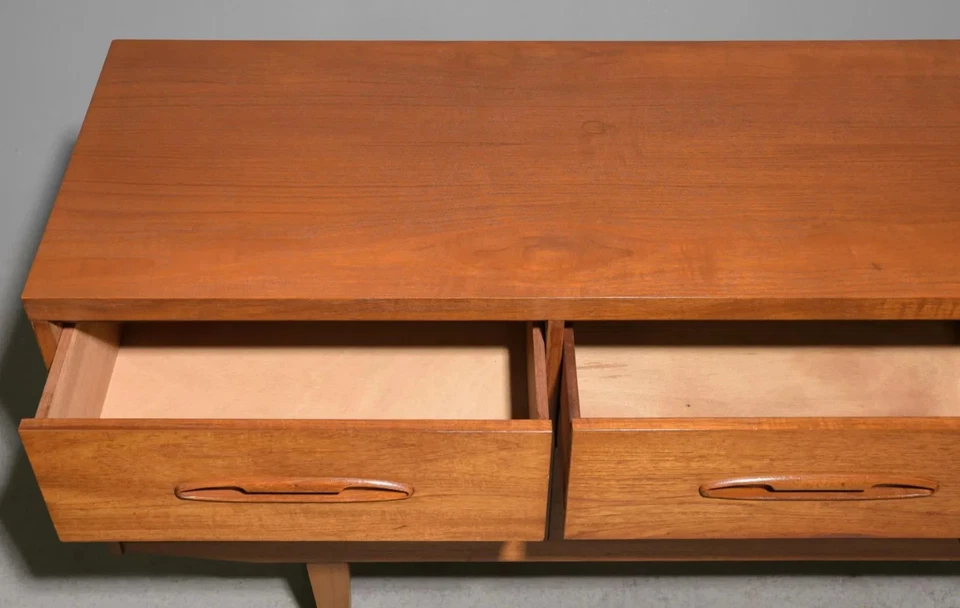 Cómoda moderna vintage de teca de mediados de siglo - Cómoda Lowboy de 6 cajones Foto 3 de 4