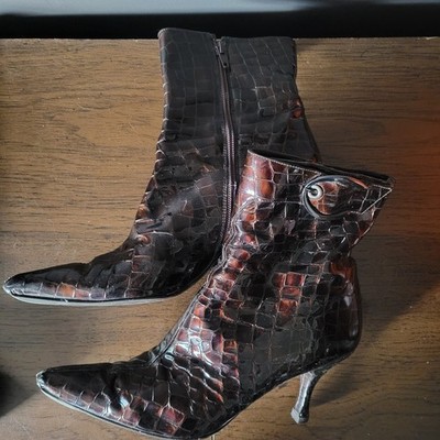Stuart Weitzman Ankle Boot Brown Croc Embossed Pointed Toe Patent Leather Sz 8