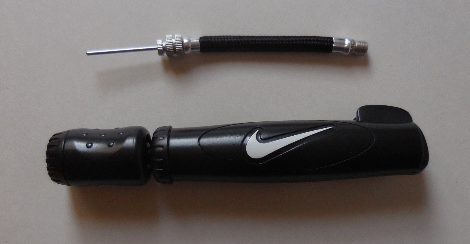 Nike Dual-Action Ball Pump Black/White