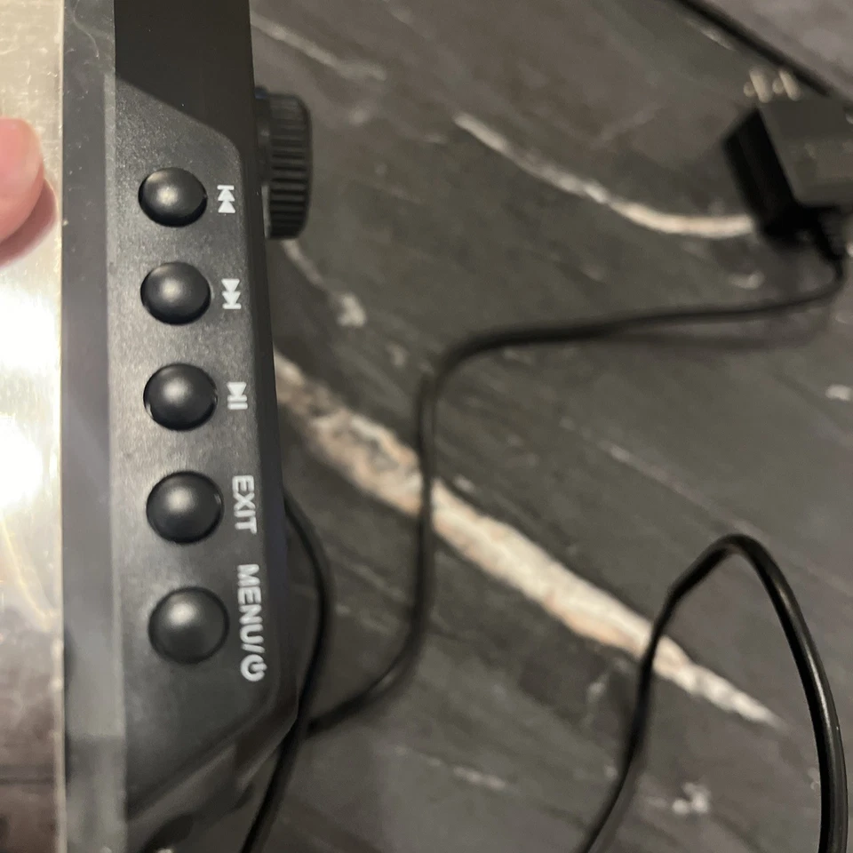 Polaroid PDF-750ST 7 Inch 1024x600 LED Digital Photo Frame Textured Silver Frame - Image 3 of 4